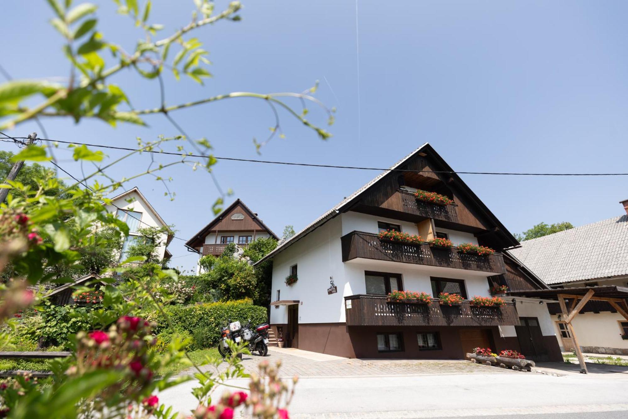 Apartments Pri Urhu Бохинь Экстерьер фото